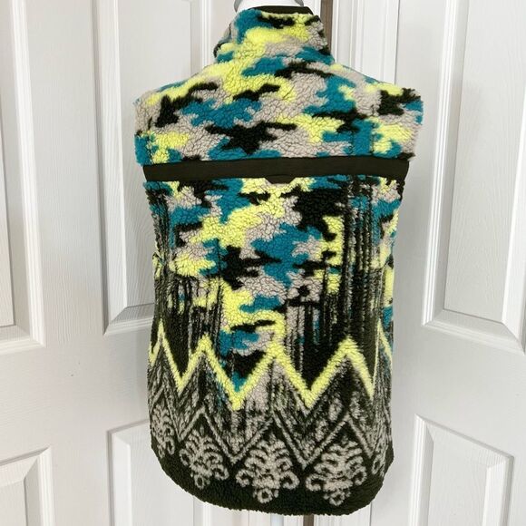 Anthropologie Pilcro Camo Sherpa Vest in Green Motif Small MSRP $198 - Picture 6 of 10